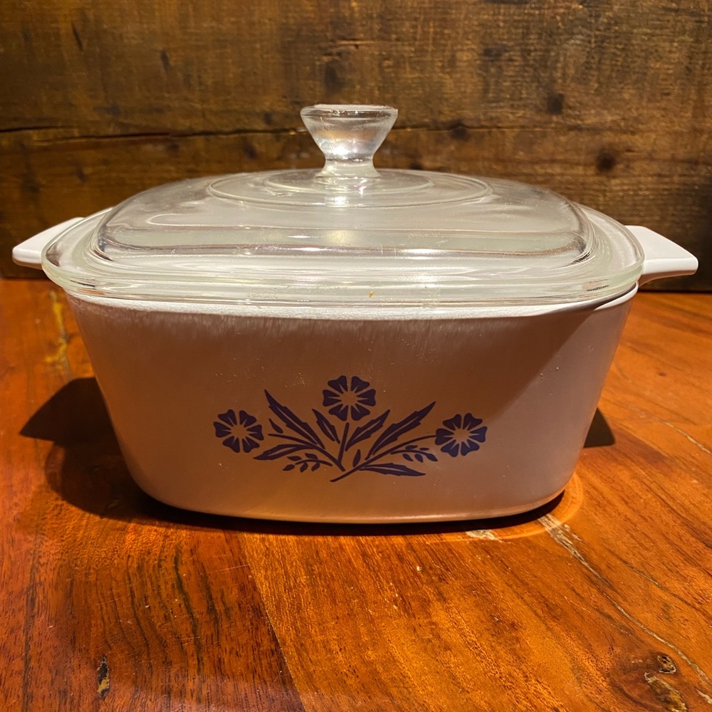 Corningware blue cornflower 1‎ 1/2 quart casserole dish with Pyrex lid